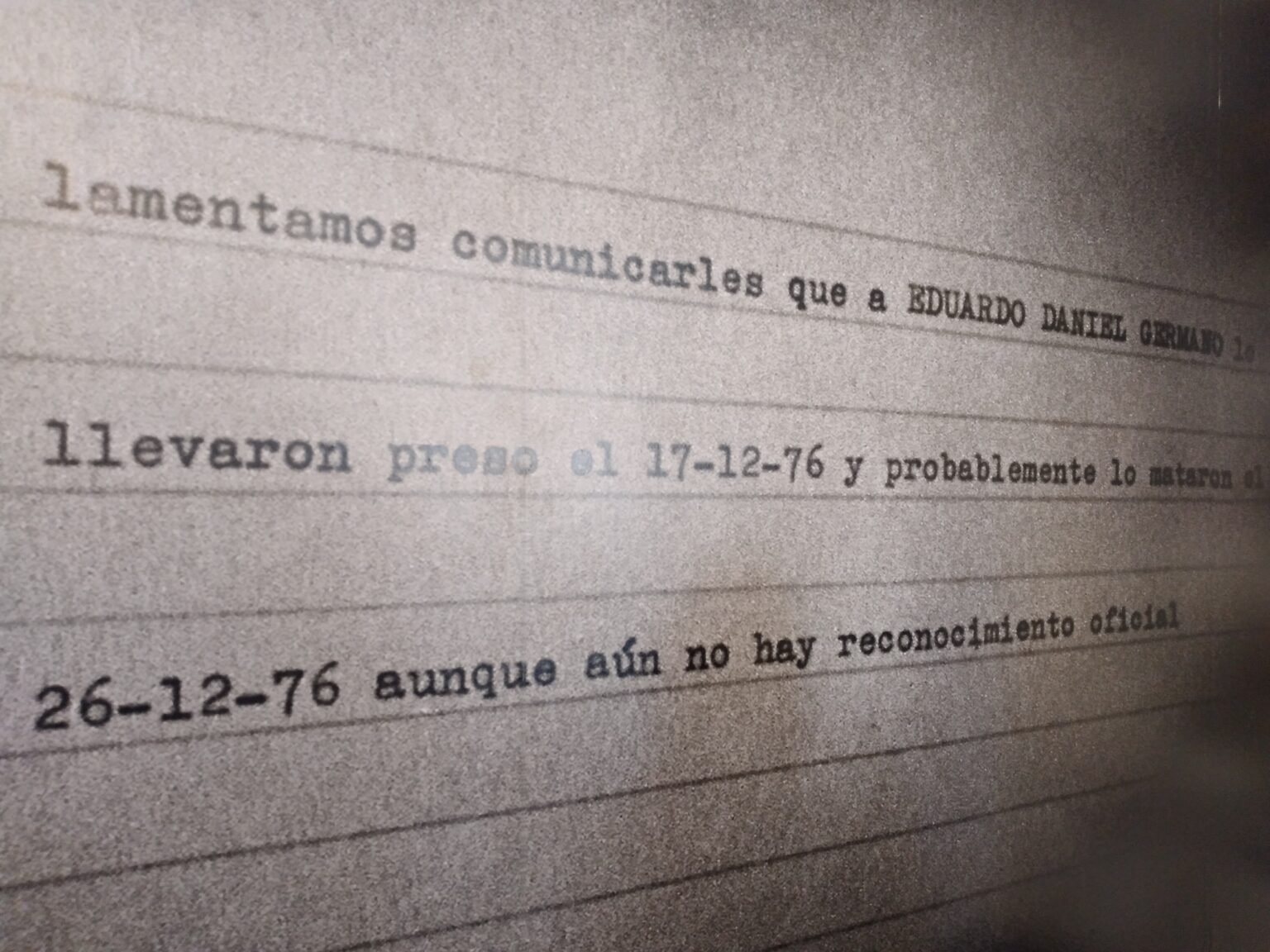 Texto mecanografiado informando sobre la desaparición y probable muerte de Eduardo Daniel Germano.